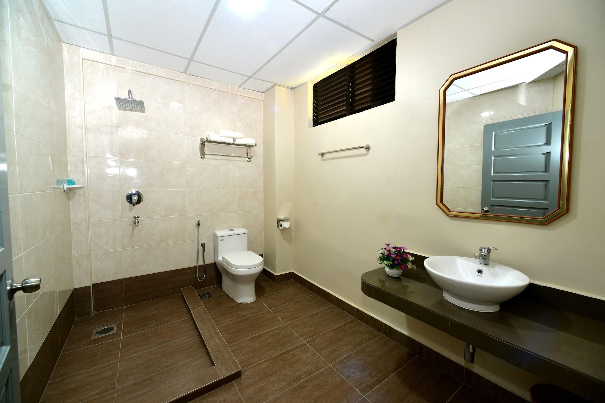 Classic Boutique Hotel Куантан Экстерьер фото