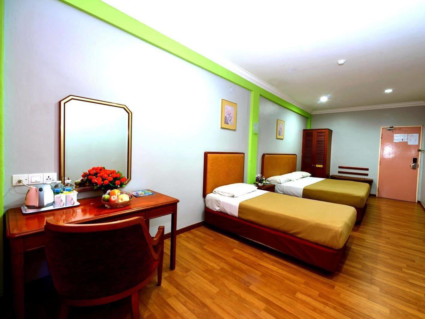 Classic Boutique Hotel Куантан Экстерьер фото