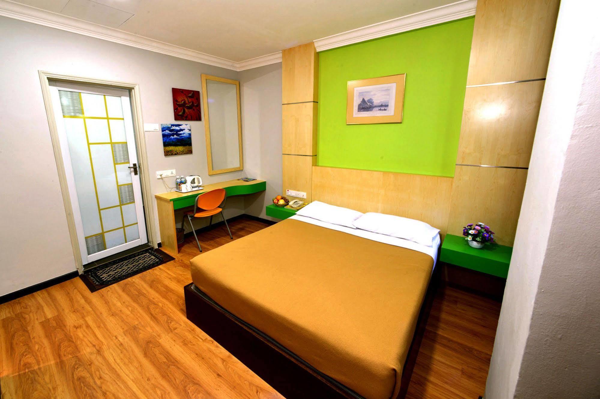 Classic Boutique Hotel Куантан Экстерьер фото