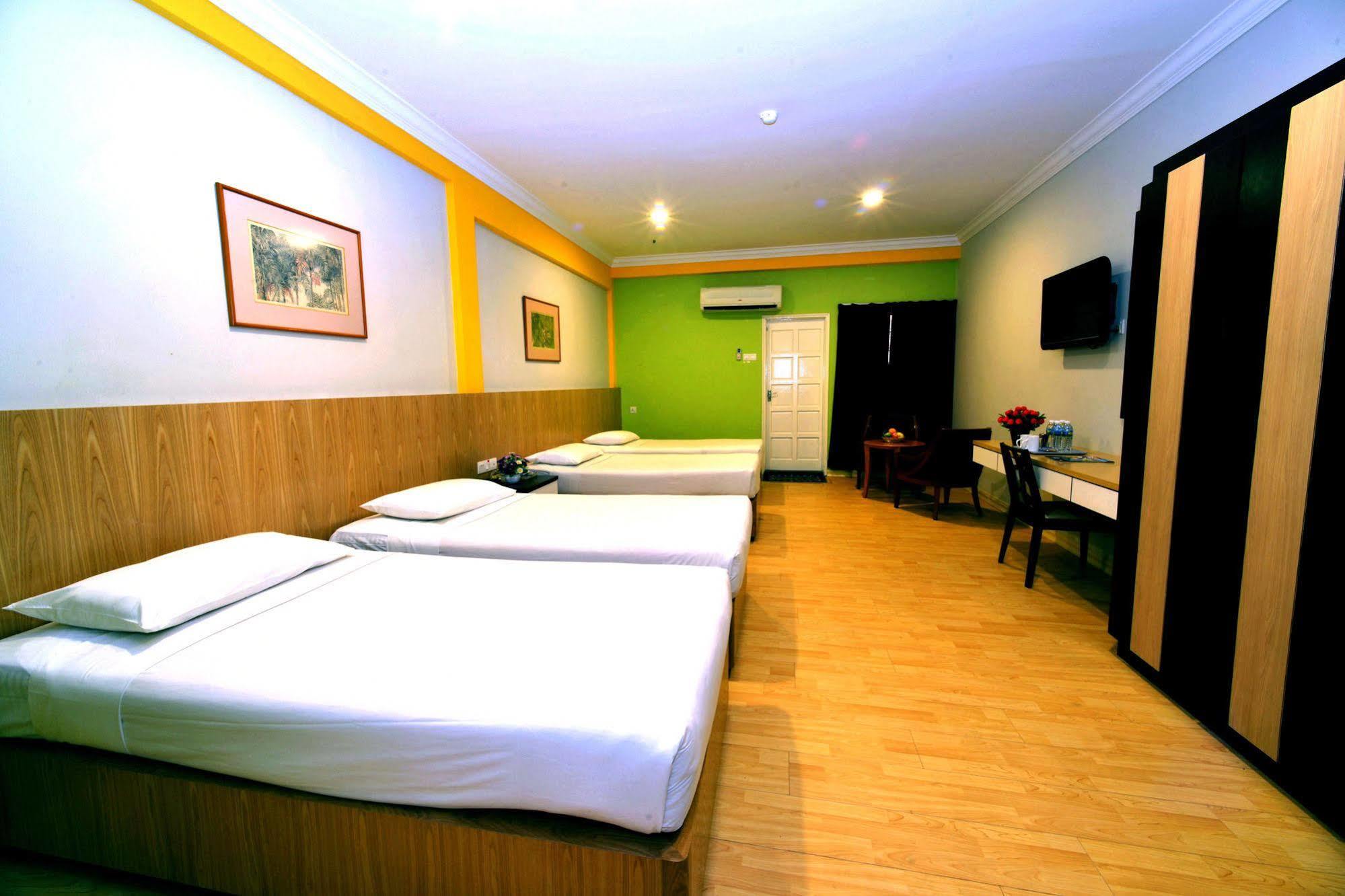 Classic Boutique Hotel Куантан Экстерьер фото