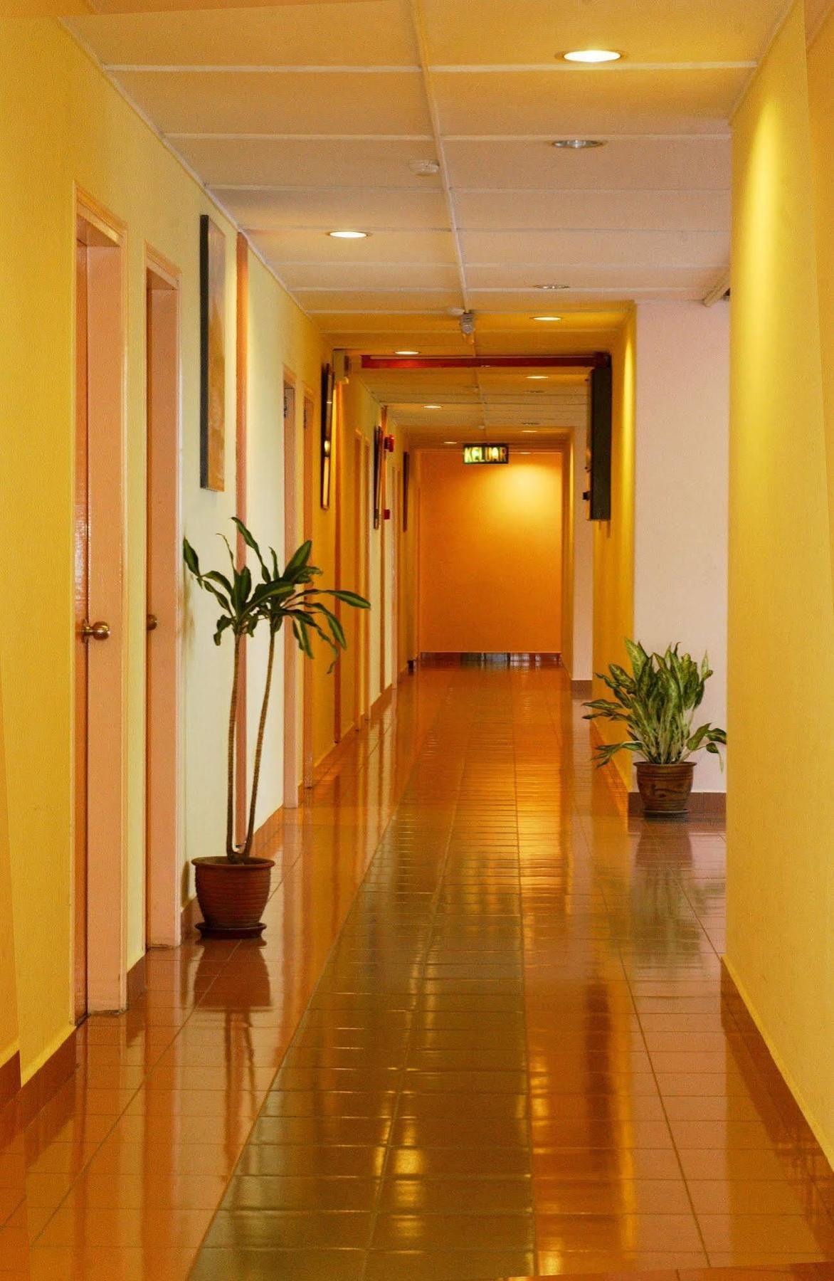 Classic Boutique Hotel Куантан Экстерьер фото