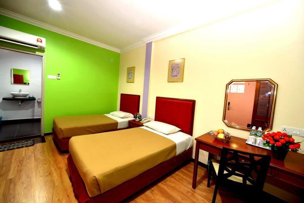 Classic Boutique Hotel Куантан Экстерьер фото